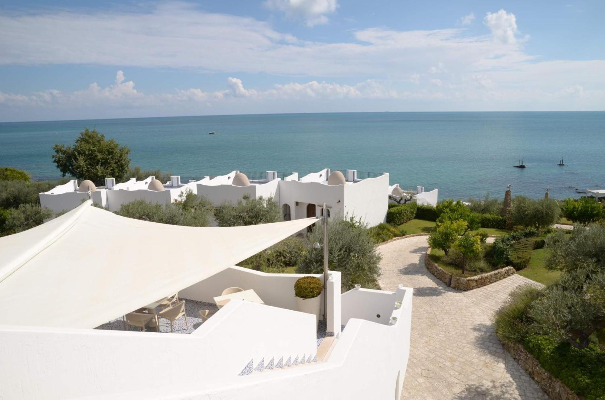 Baia Delphis Resort Васто Екстериор снимка