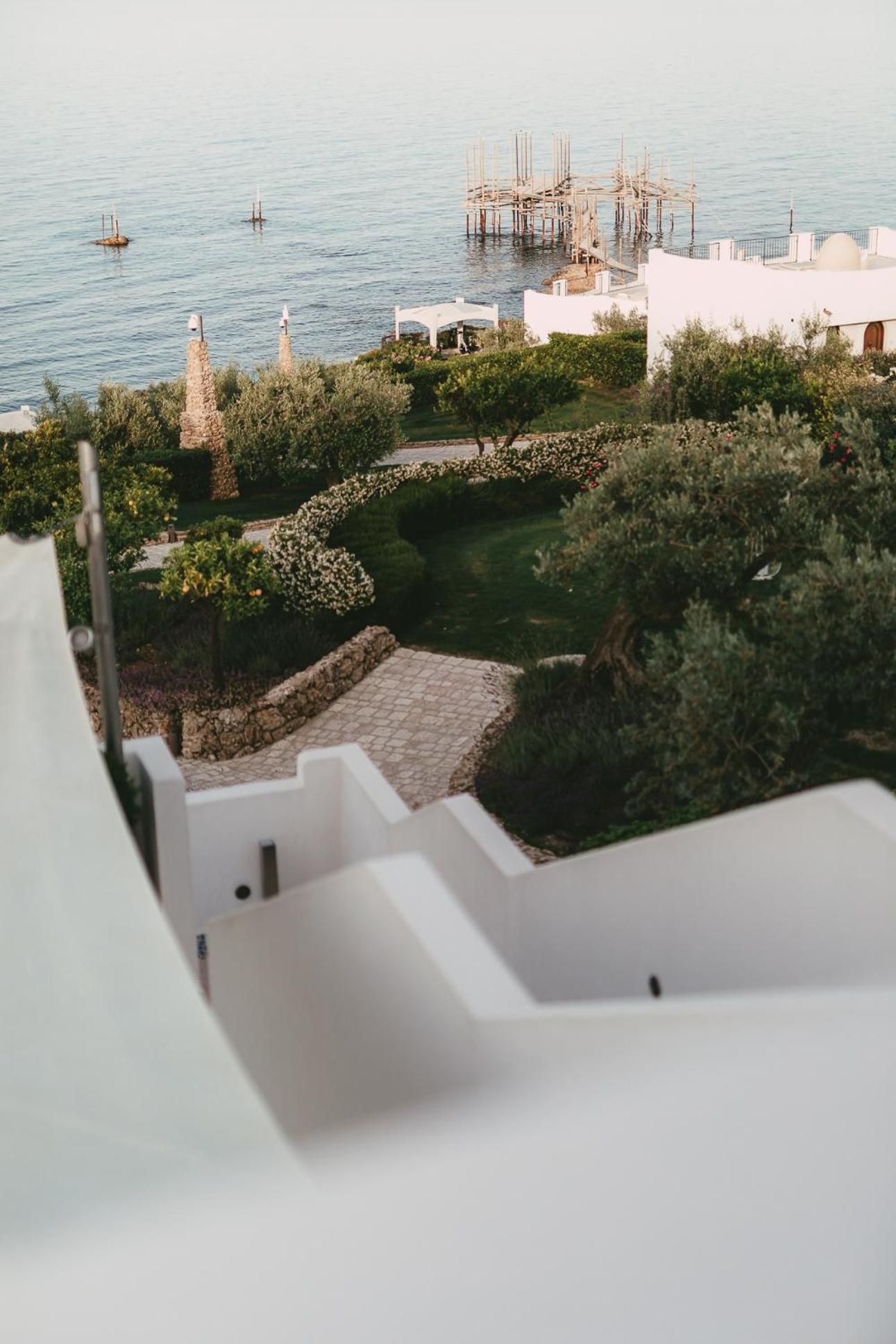 Baia Delphis Resort Васто Екстериор снимка