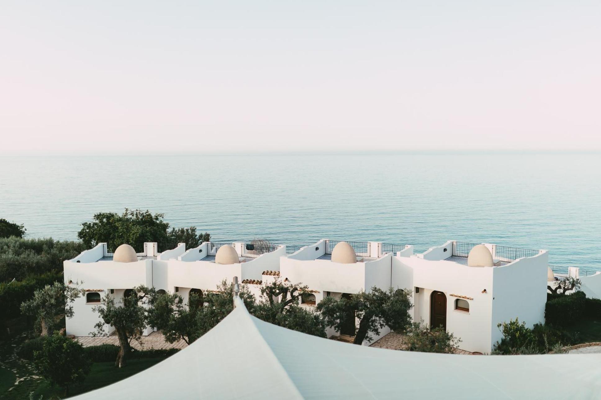 Baia Delphis Resort Васто Екстериор снимка