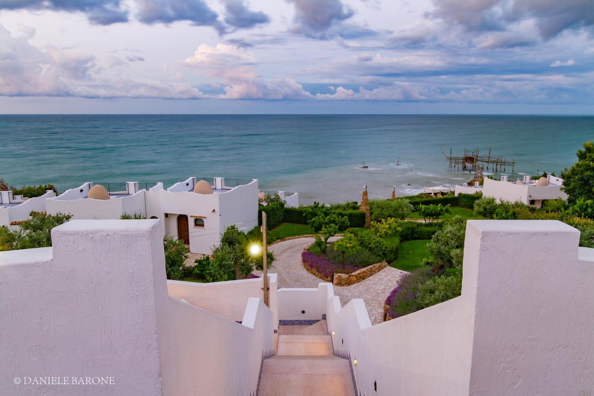 Baia Delphis Resort Васто Екстериор снимка