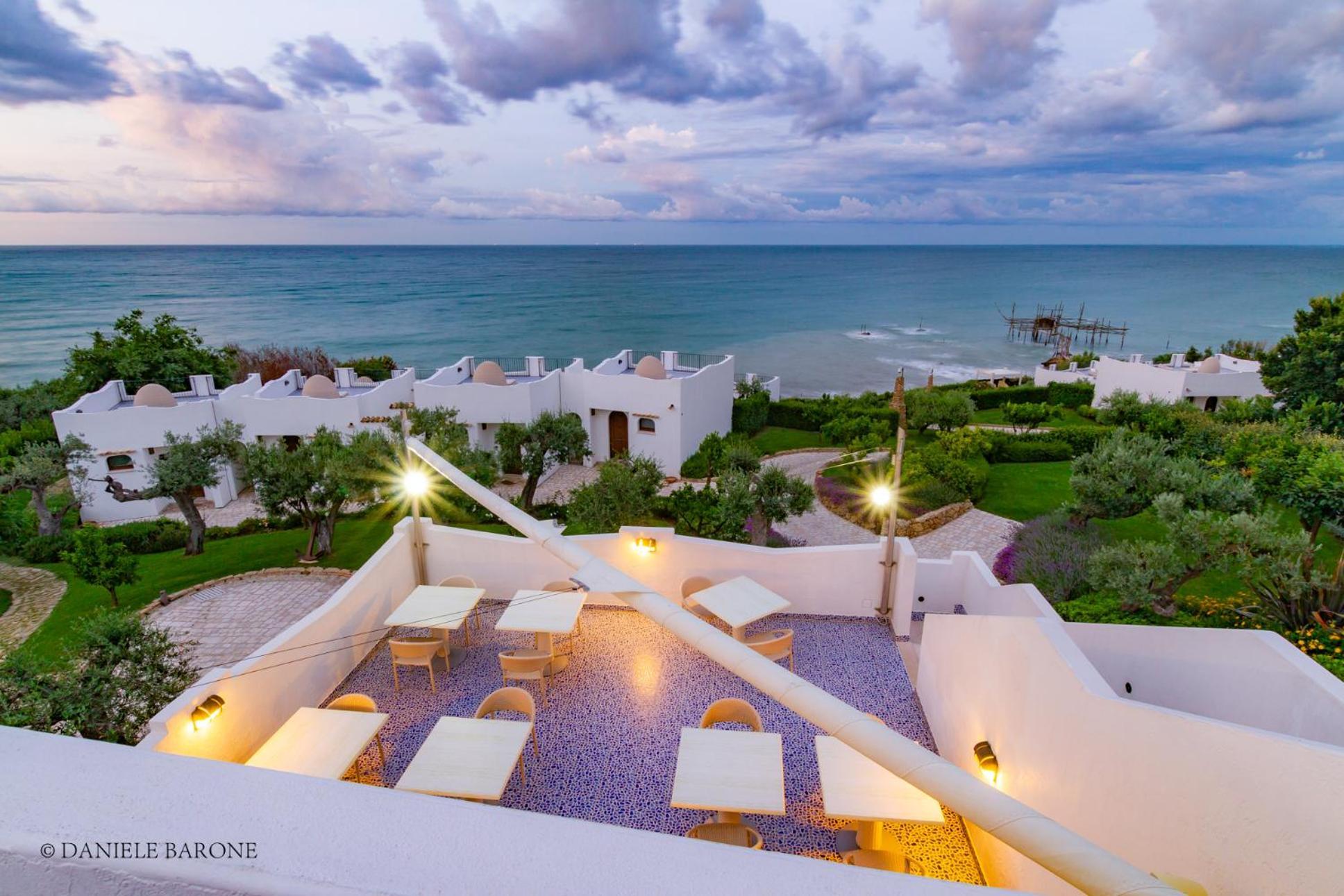 Baia Delphis Resort Васто Екстериор снимка