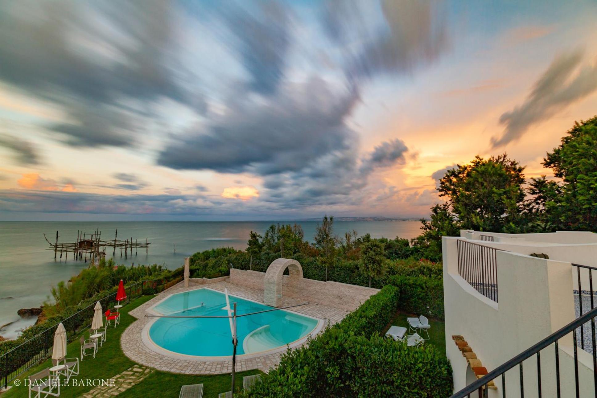 Baia Delphis Resort Васто Екстериор снимка
