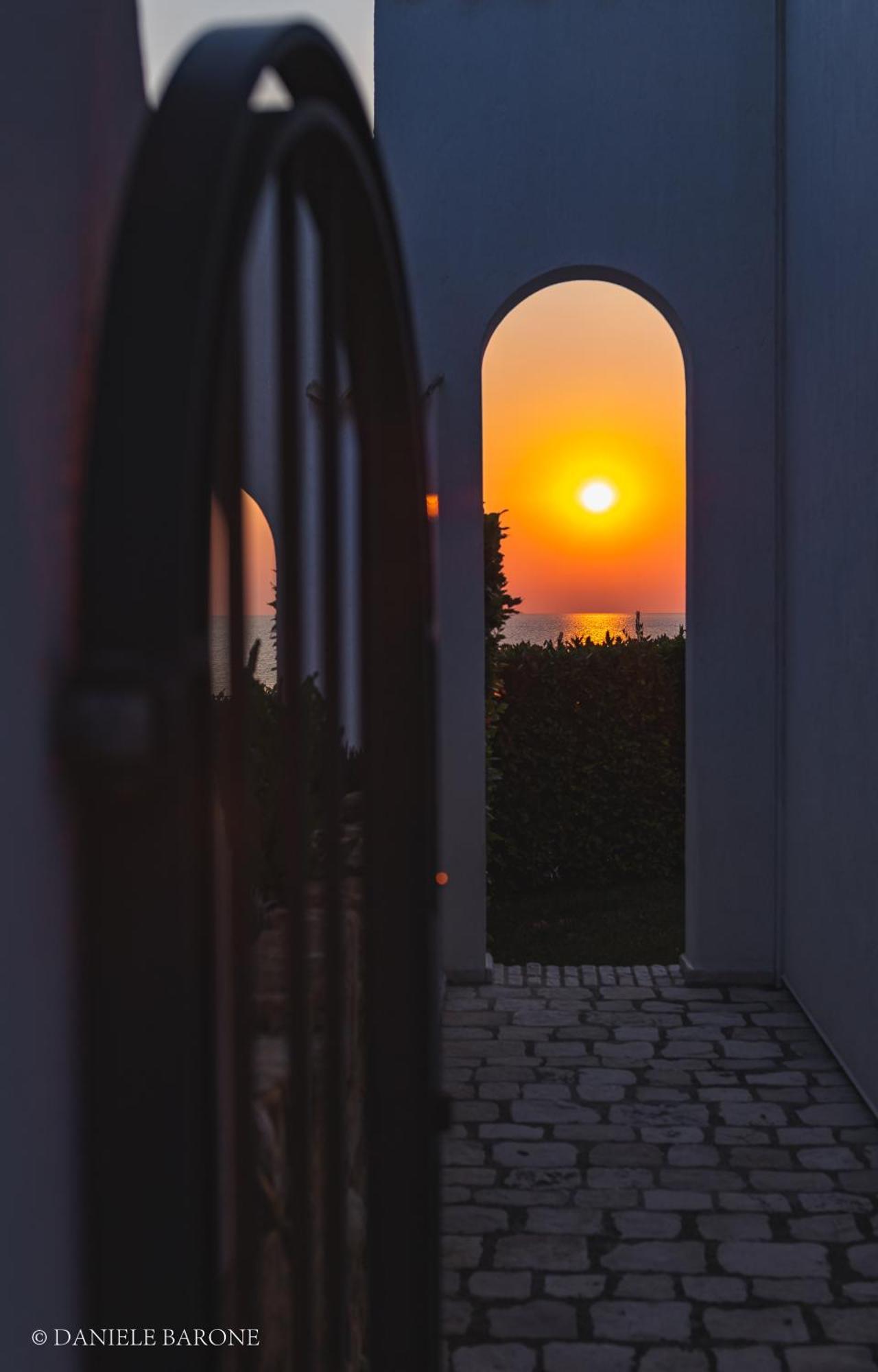 Baia Delphis Resort Васто Екстериор снимка