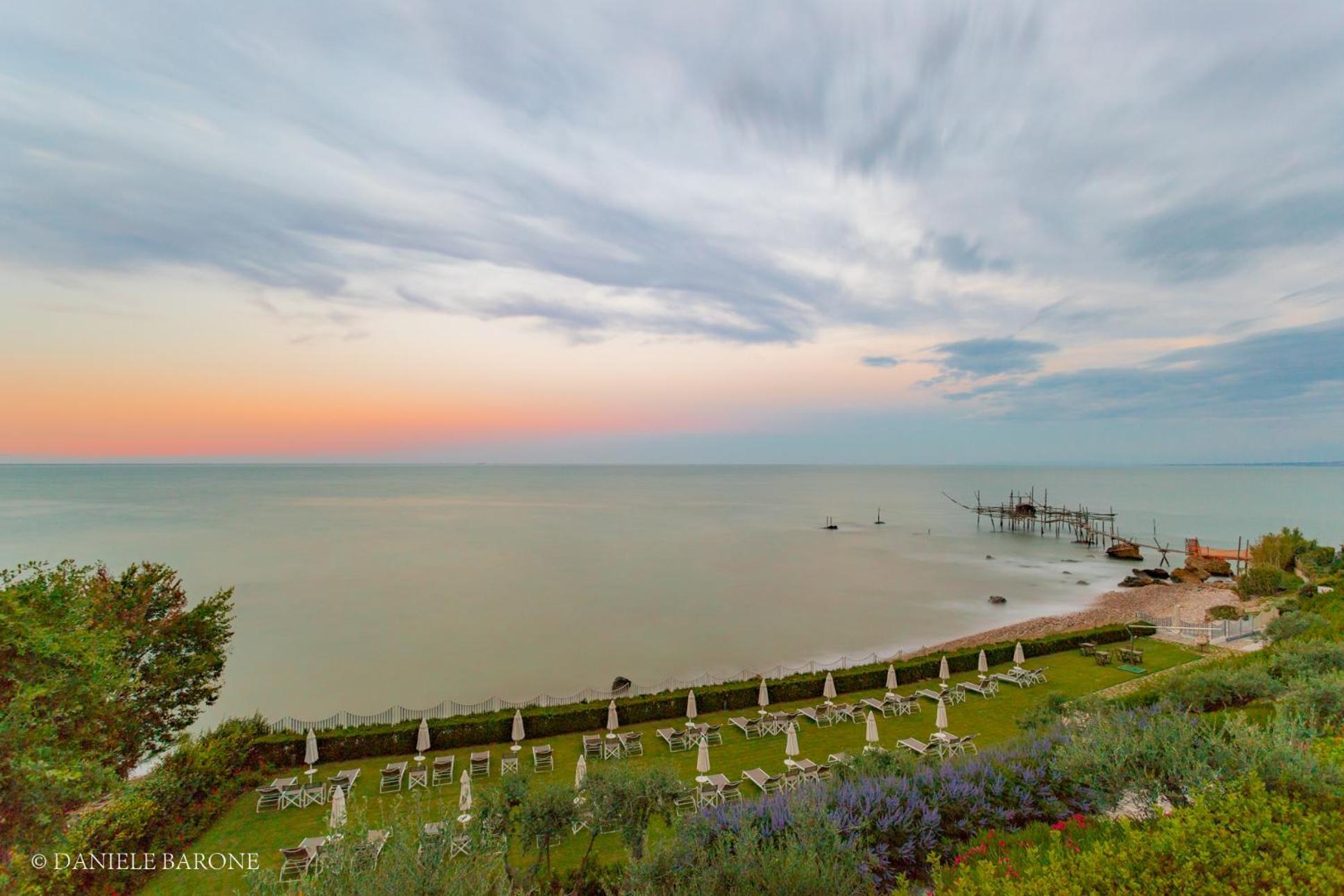 Baia Delphis Resort Васто Екстериор снимка