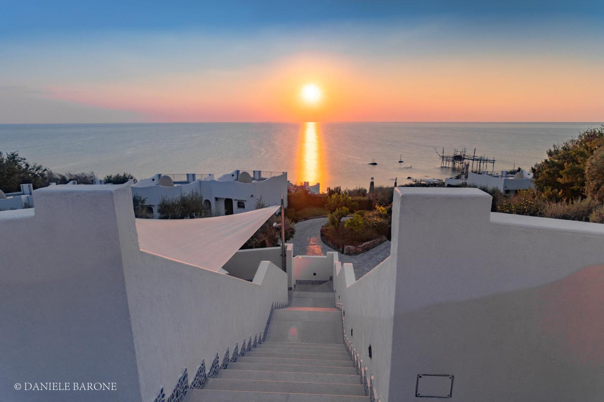 Baia Delphis Resort Васто Екстериор снимка