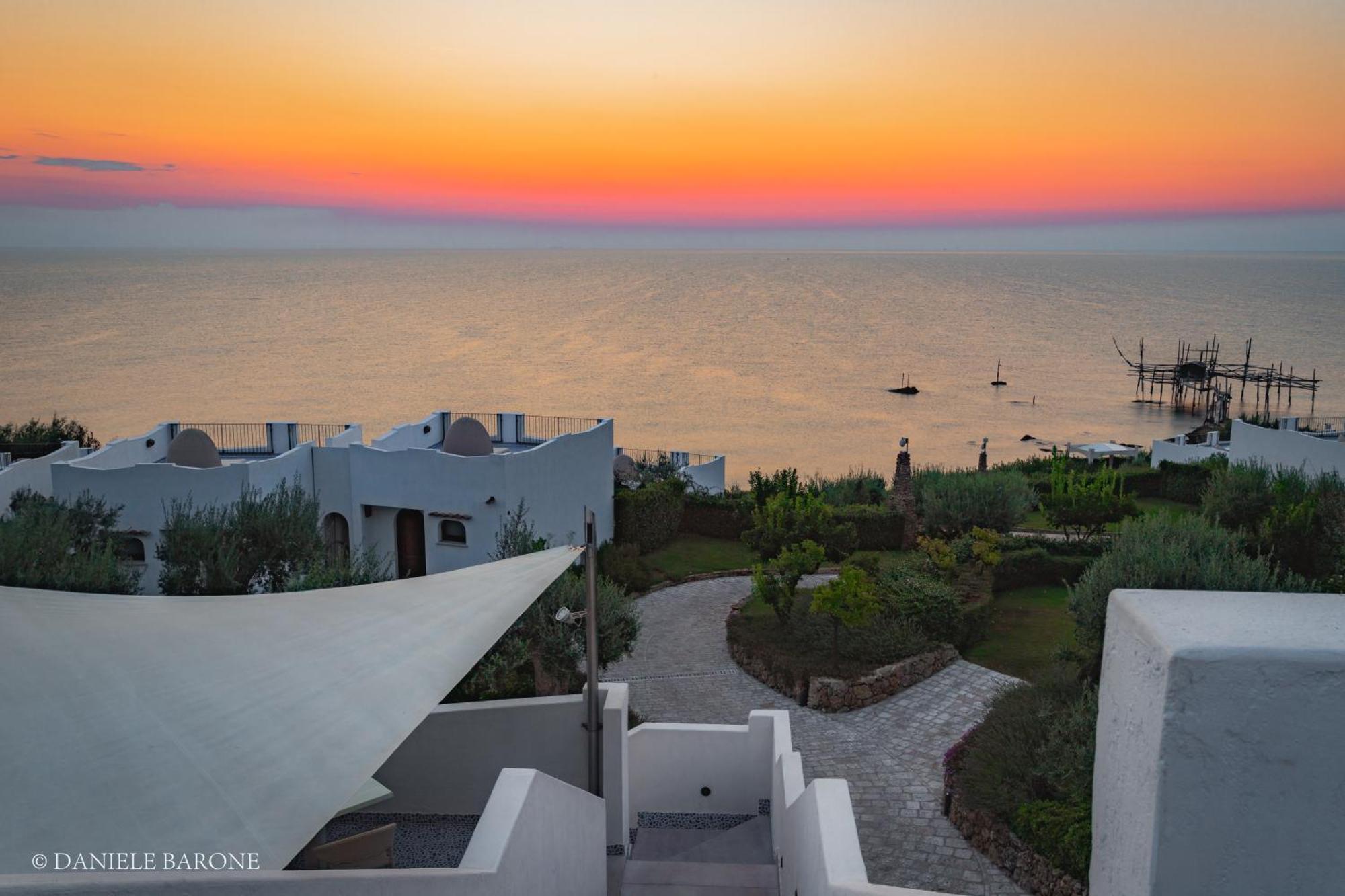 Baia Delphis Resort Васто Екстериор снимка