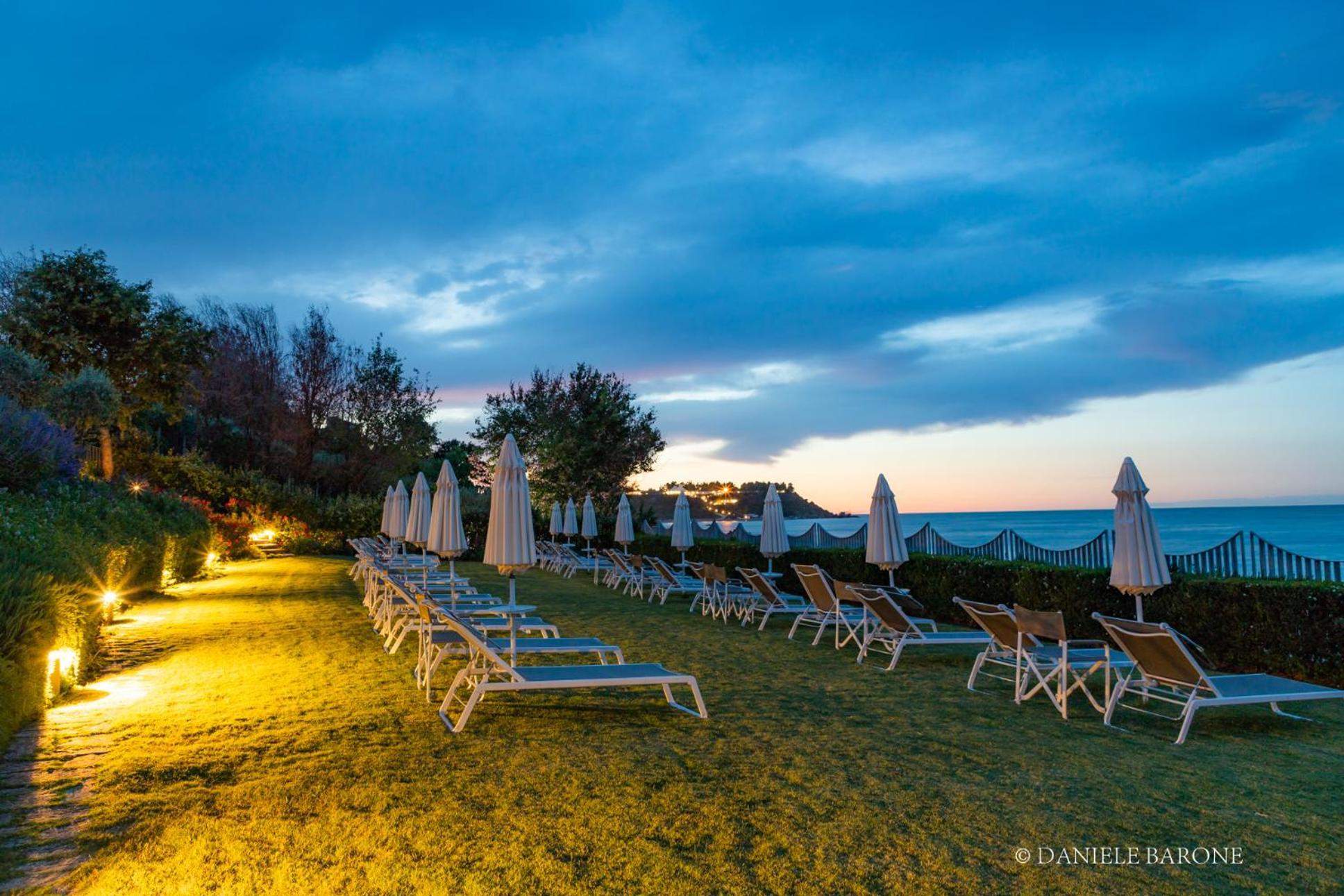 Baia Delphis Resort Васто Екстериор снимка