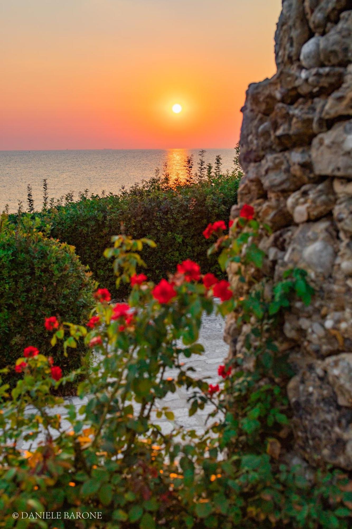 Baia Delphis Resort Васто Екстериор снимка