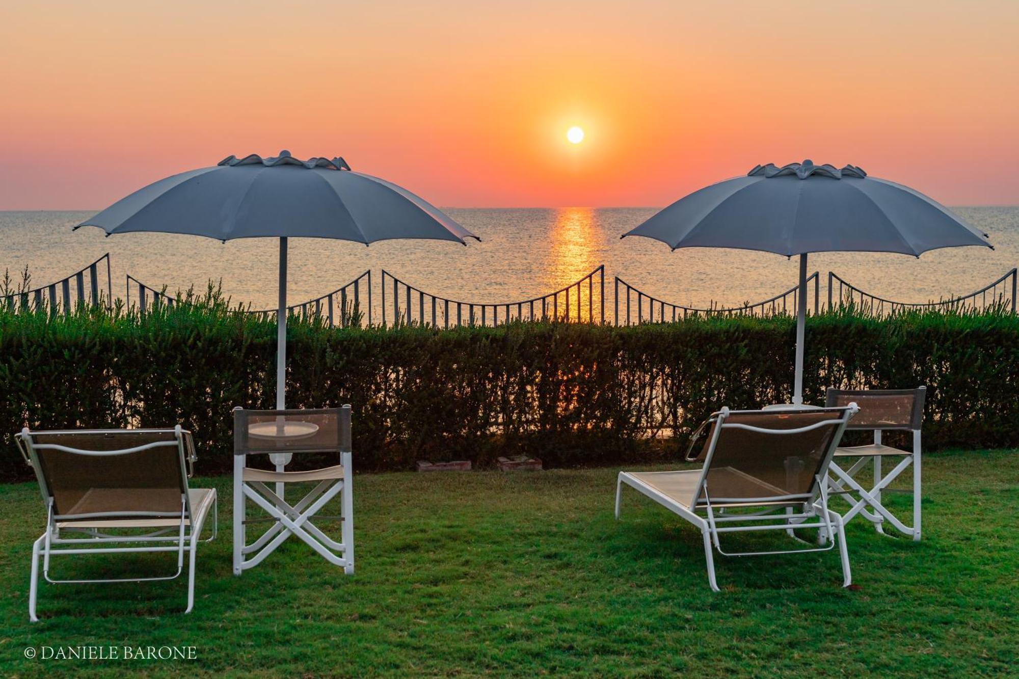 Baia Delphis Resort Васто Екстериор снимка