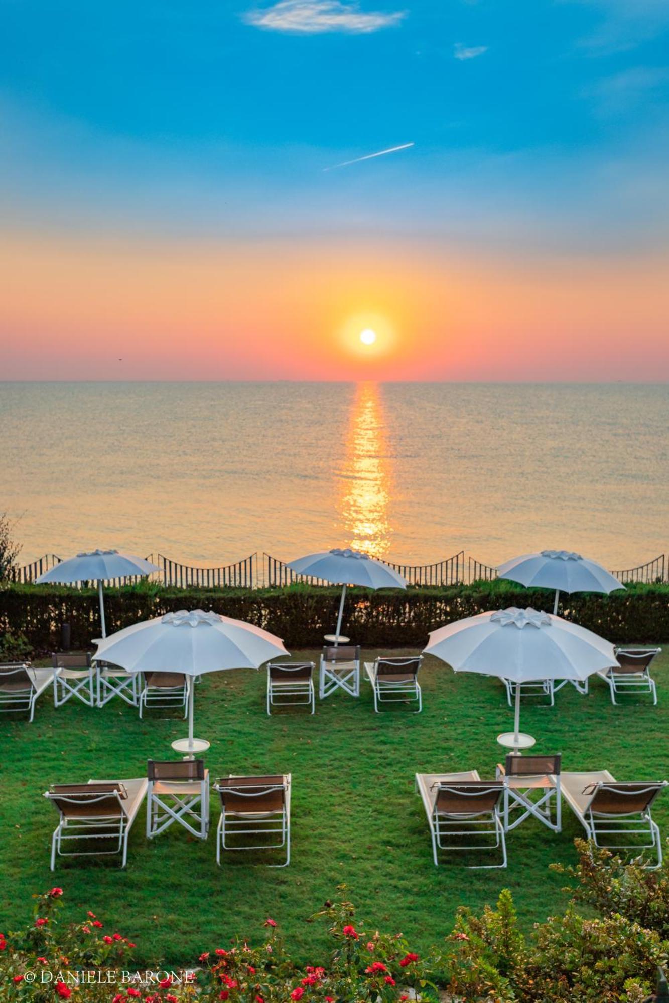 Baia Delphis Resort Васто Екстериор снимка