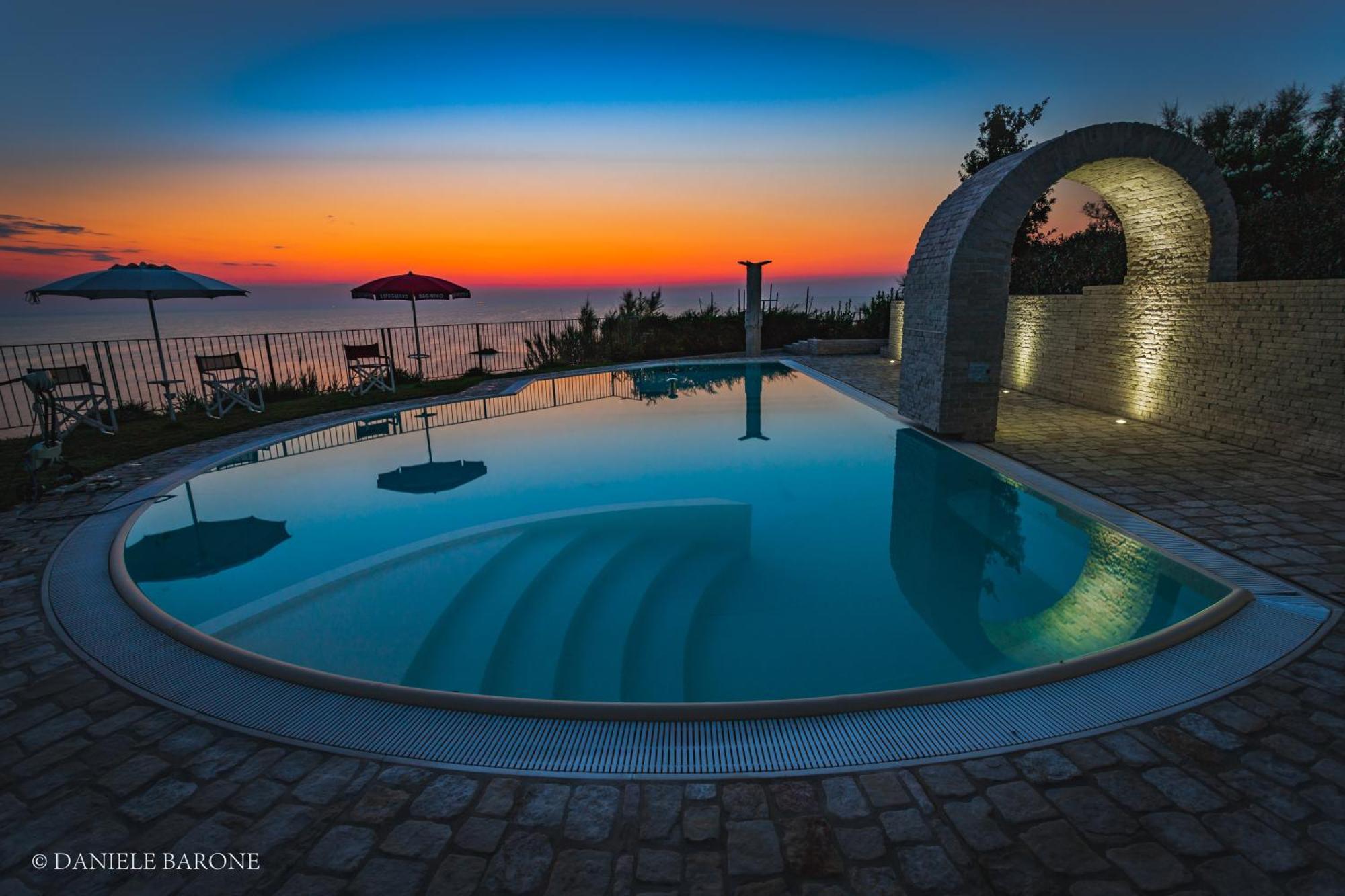 Baia Delphis Resort Васто Екстериор снимка