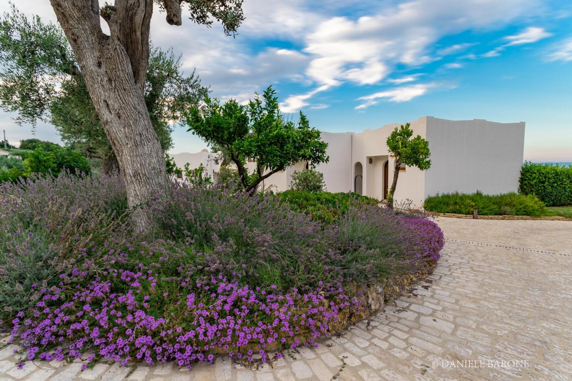 Baia Delphis Resort Васто Екстериор снимка