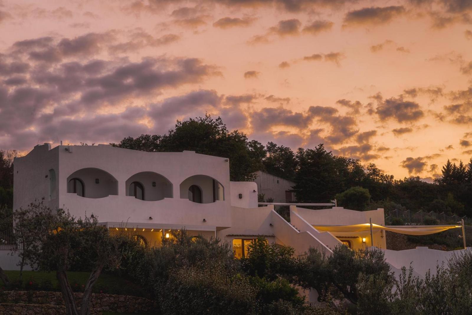 Baia Delphis Resort Васто Екстериор снимка