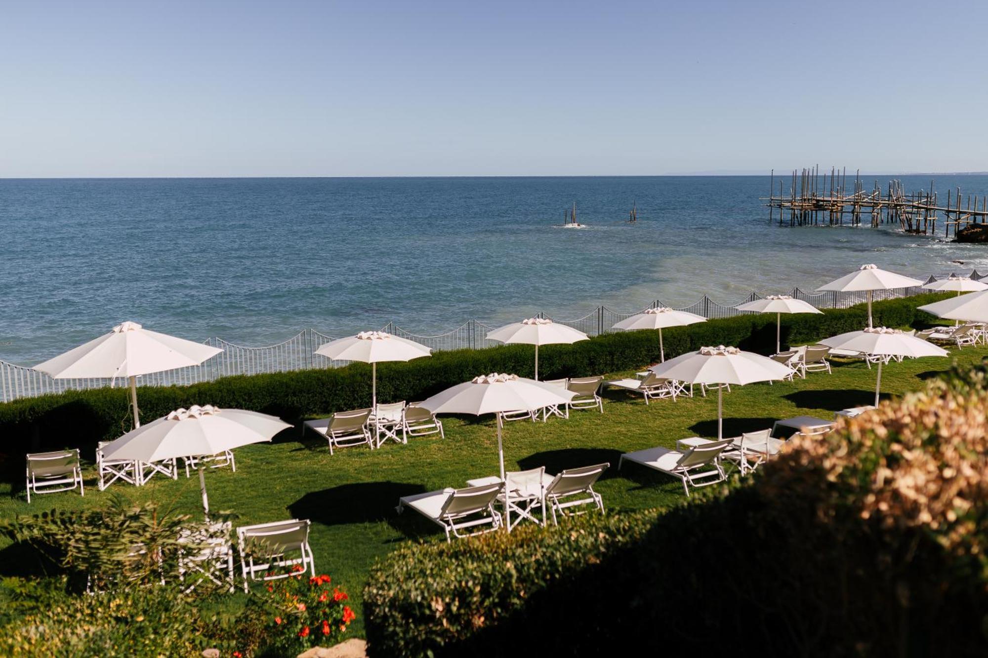 Baia Delphis Resort Васто Екстериор снимка