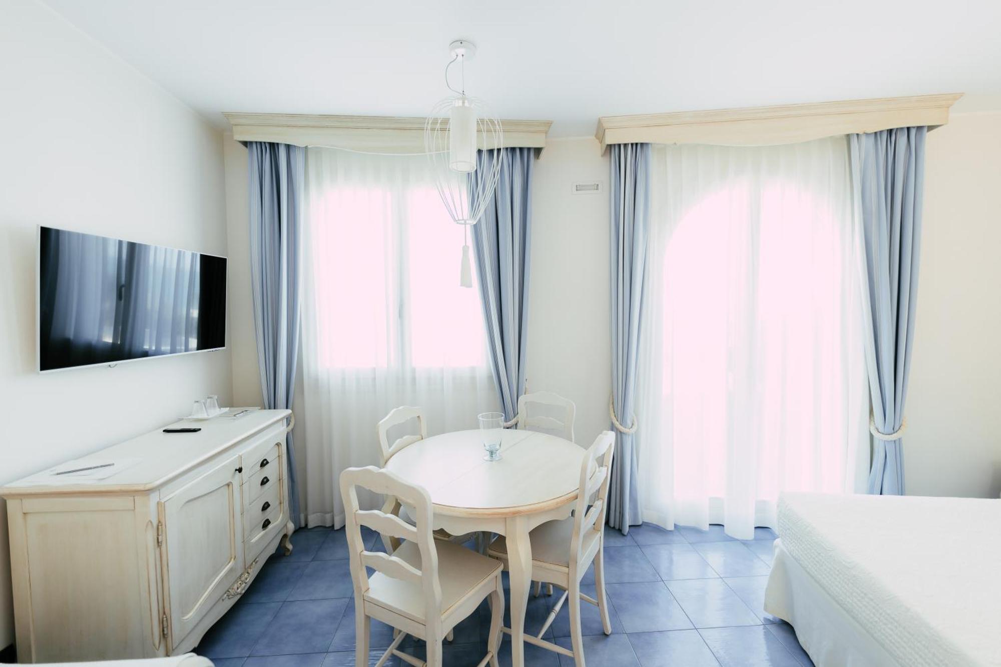 Baia Delphis Resort Васто Екстериор снимка
