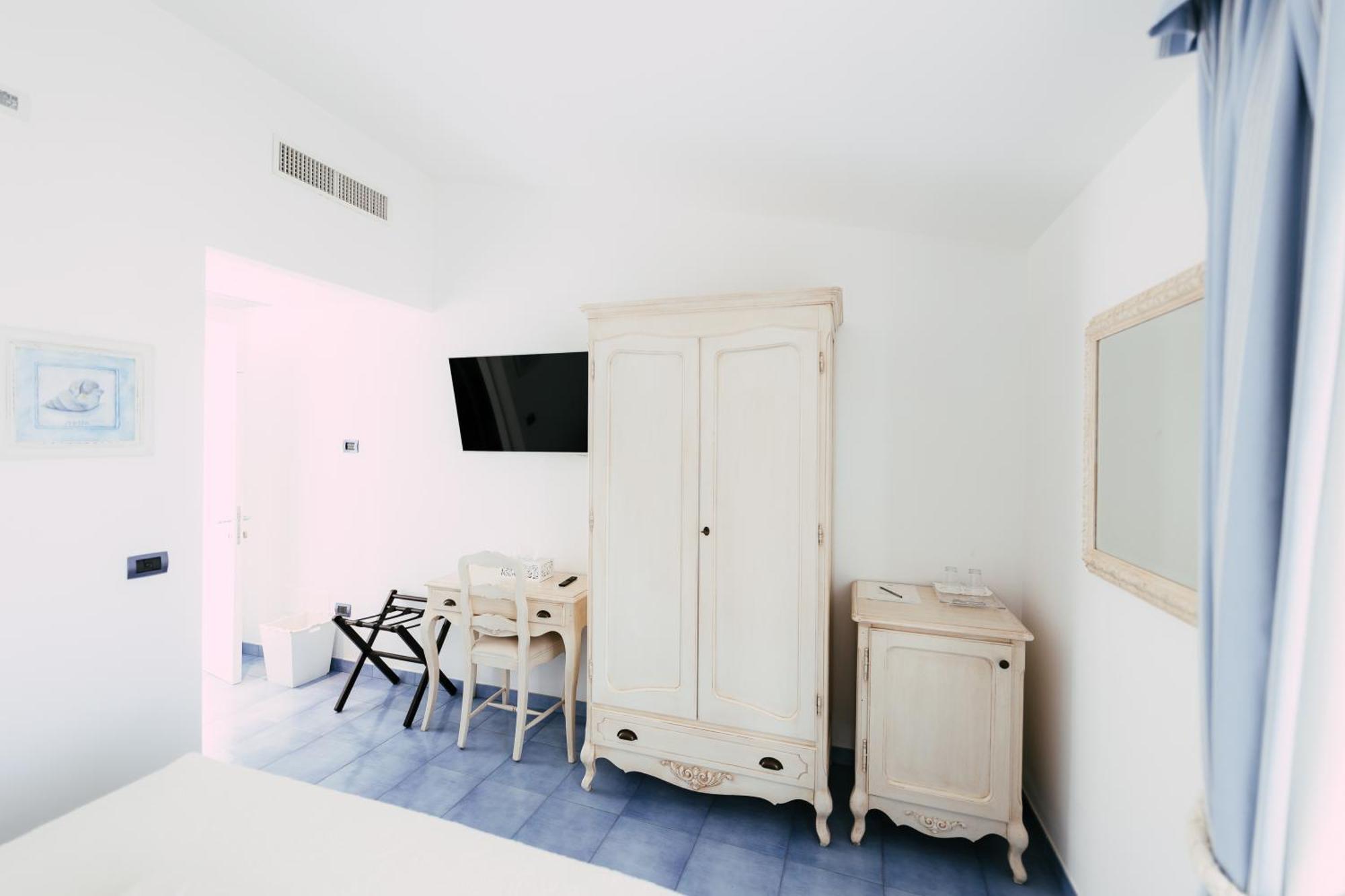 Baia Delphis Resort Васто Екстериор снимка