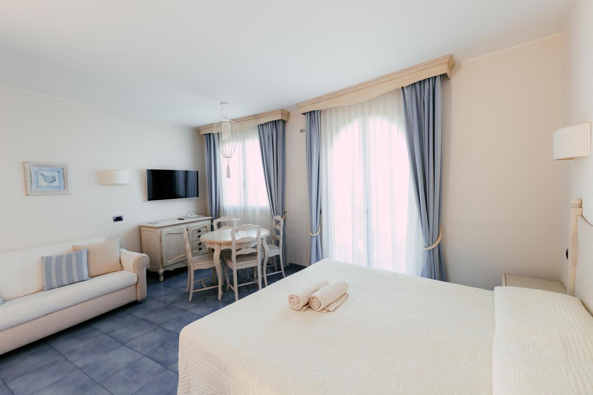 Baia Delphis Resort Васто Екстериор снимка