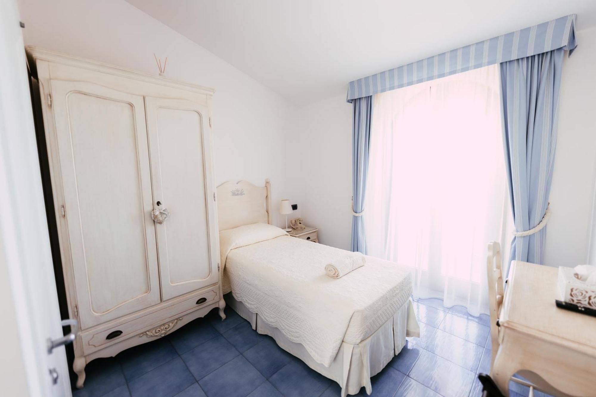 Baia Delphis Resort Васто Екстериор снимка